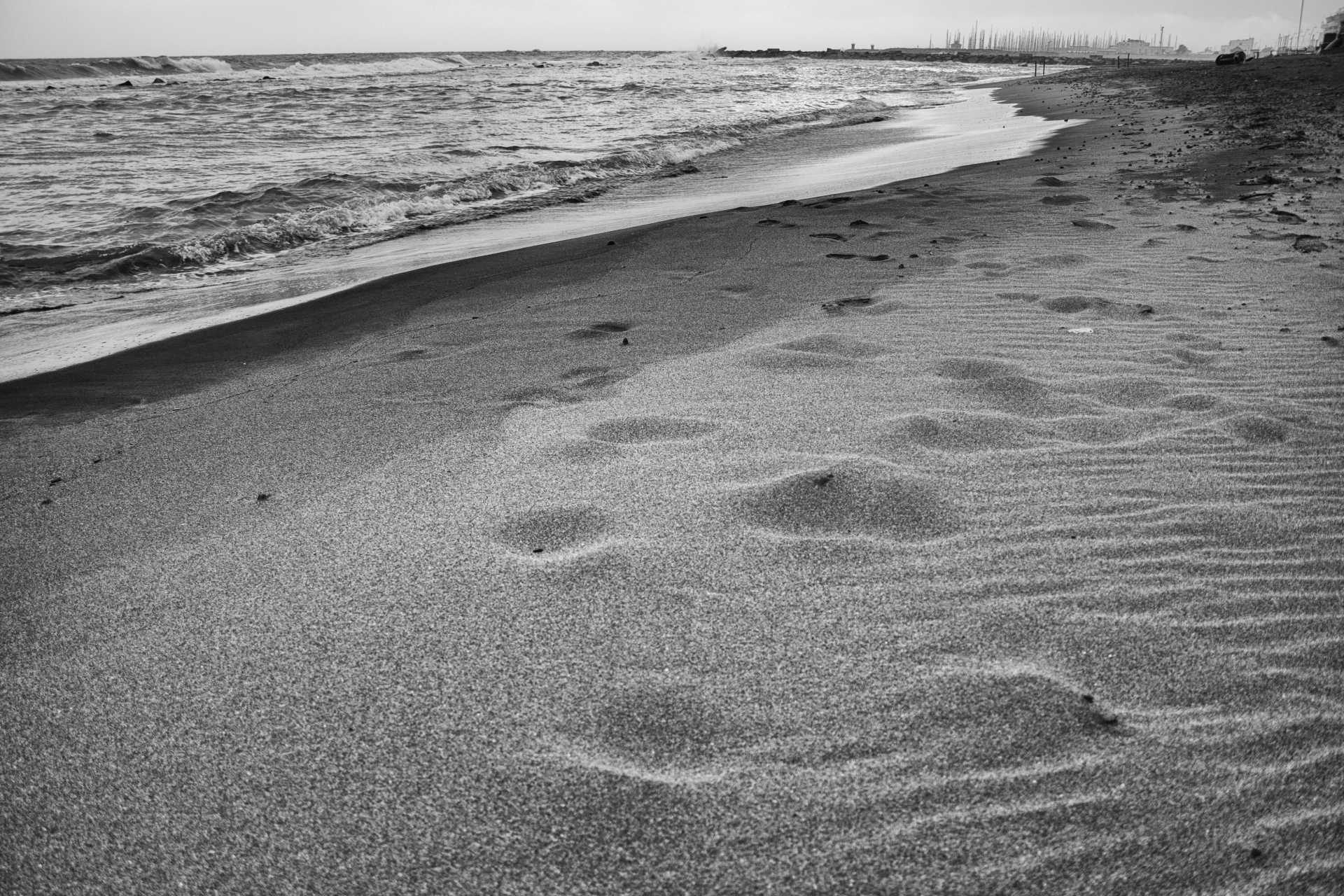 Lo scirocco a Ostia: una maschera di bellezza per il mare ma non per gli abitanti